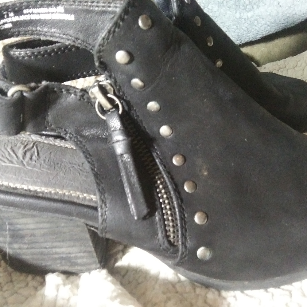 Sandles - Picture 4 of 5